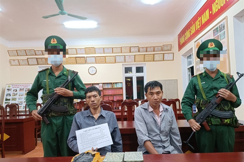 BĐBP Điện Biên bắt giữ 2 đối tượng mua bán trái phép 2 bánh heroin