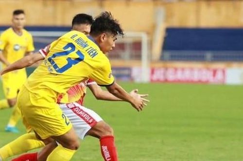 Hàng công im tiếng, SLNA lỡ cơ hội vượt qua HAGL