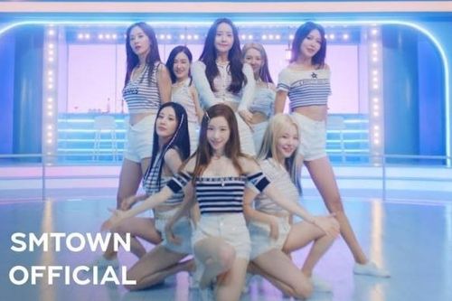 Sao Hàn hôm nay 7/8: SNSD tái xuất 'gây bão' trên các bảng xếp hạng iTunes toàn cầu