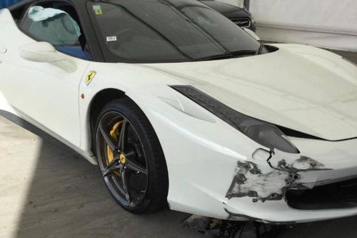 Lái thử siêu xe Ferrari gặp tai nạn, khách hàng 'ngậm ngùi' đền tiền cho đại lý