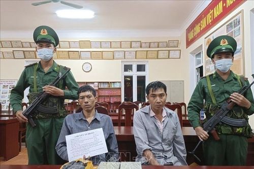 Bắt hai đối tượng mua bán trái phép 2 bánh heroin