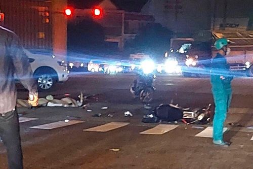 TP Hồ Chí Minh: 2 xe máy đâm nhau, 3 người thương vong