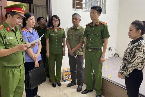 Dùng chứng minh thư giả, người phụ nữ 'qua mặt' ngân hàng rút hàng chục triệu đồng