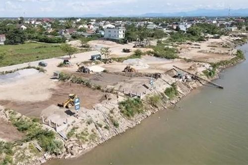 Bát nháo tình trạng kinh doanh cát, sỏi dọc sông Thạch Hãn