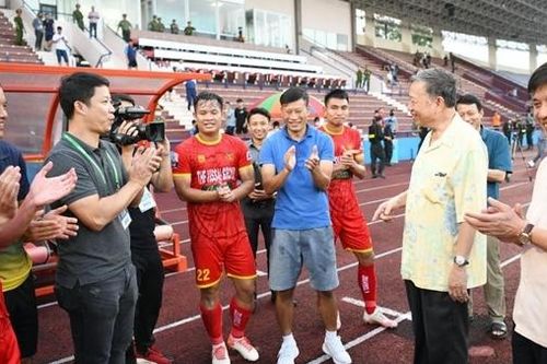 Bộ trưởng Tô Lâm động viên Đội bóng đá CAND tại Phú Thọ