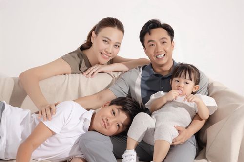 Sao Việt 7/8: Hoa hậu Kỳ Duyên táo bạo diện nội y khoe dáng