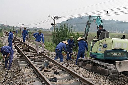 Đầu tư hơn 800 tỷ đồng cải tạo, nâng cấp đường sắt Hà Nội - Vinh