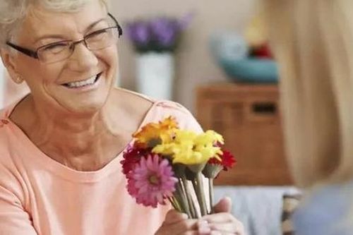 Nàng dâu nể phục cách cư xử của mẹ chồng