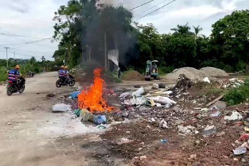 Vừa được dọn dẹp, tình trạng đổ, đốt trộm rác thải lập tức tái diễn