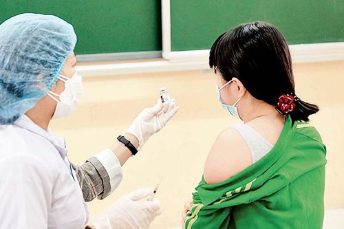 Đẩy mạnh tiêm vắc-xin tăng cường phòng Covid-19