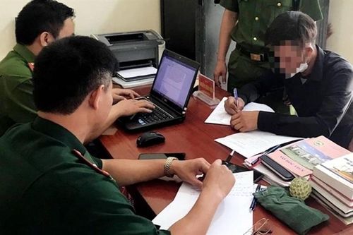 Người bố khai gì khi trói tay con gái treo lên xà nhà