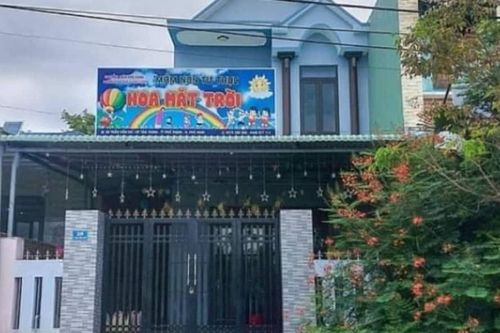 Đình chỉ hoạt động cơ sở mầm non có giáo viên hất cùi chỏ vào mặt trẻ