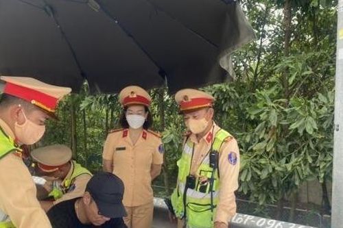 Tài xế dương tính với ma túy khai uống rượu ngâm hoa Anh túc