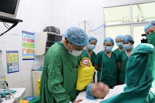 Hi hữu, thai phụ vỡ tử cung từ tuần thứ 26 vẫn sinh con khỏe mạnh