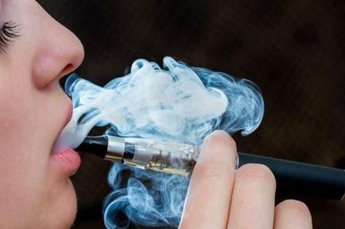 Chuyên gia y tế nói gì về thông tin 'thuốc lá thế hệ mới không độc hại'