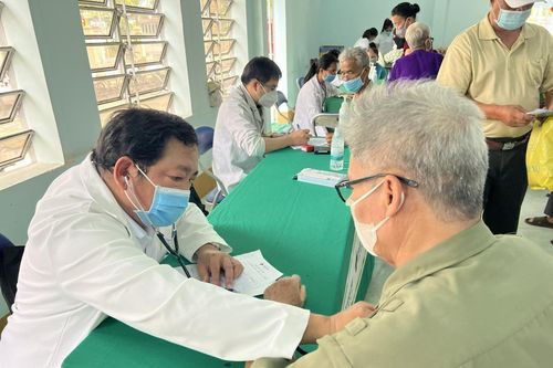 Bình Dương hỗ trợ 600 triệu đồng cho bác sĩ về tỉnh, tăng lương gấp 3 lần