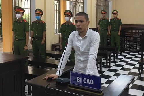 Con trai chém cha trọng thương vì mâu thuẫn đất đai