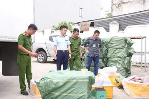 Hãi hùng phát hiện 1,2 tấn nội tạng động vật bẩn đang vào Nam tiêu thụ