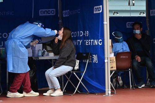 Dịch COVID-19: Hong Kong rút ngắn thời gian cách ly xuống 3 ngày