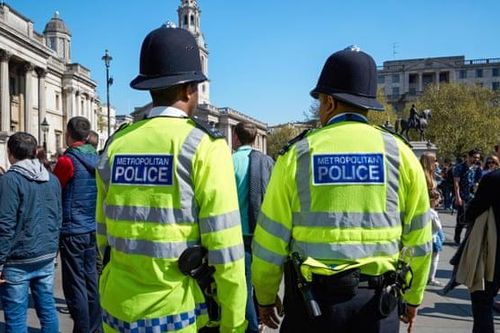 Anh: Cảnh sát London vướng bê bối liên quan khám xét trẻ em da màu