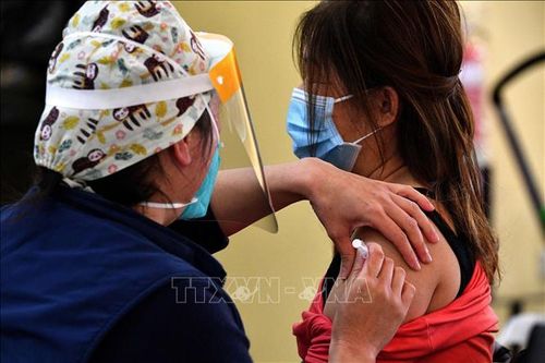 Nguy cơ tiềm ẩn từ tiêm chủng vaccine ngừa COVID-19 rất thấp đối với trẻ em