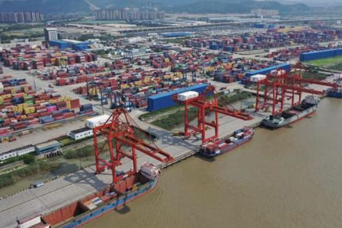 Xuất khẩu Trung Quốc bất ngờ tăng tốc dù nền kinh tế đuối sức