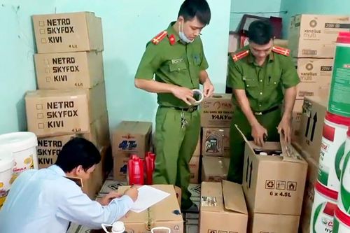 An Giang: Phát hiện khoảng 23.000 lít dầu nhớt có dấu hiệu giả các thương hiệu nổi tiếng