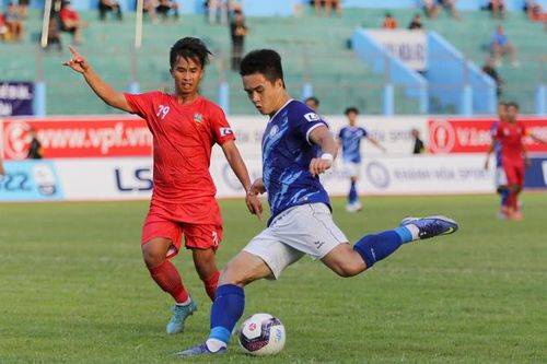 Khánh Hòa FC bám sát ngôi đầu