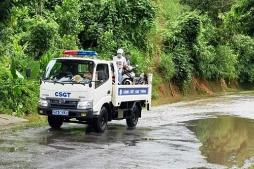 Ngập úng cục bộ trên quốc lộ 37 gây ách tắc giao thông trong nhiều giờ