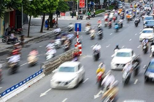 Đường Nguyễn Trãi sáng đầu tuần 'hạ nhiệt' ùn tắc sau phân làn