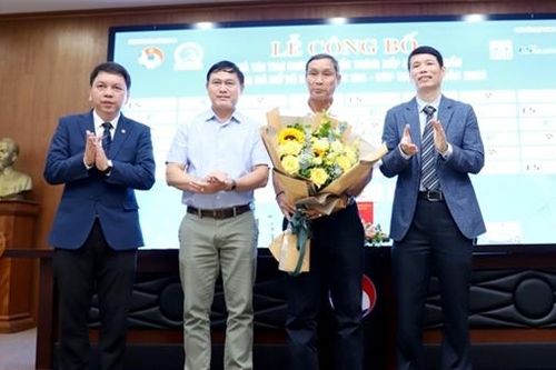 HLV Mai Đức Chung tiếp tục đồng hành cùng đội tuyển nữ Việt Nam dự World Cup