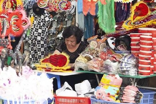 Đồ chơi trung thu tràn ngập phố Hàng Mã ngay trong tháng cô hồn