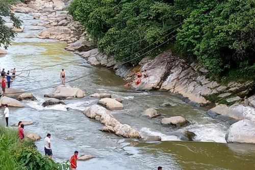 Mải chụp ảnh, một du khách bị rơi xuống suối, mất tích ở thị xã Sa Pa