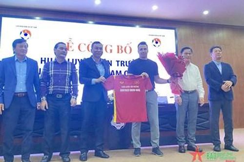 HLV từng vô địch World Cup: 'Dẫn dắt tuyển futsal Việt Nam là một kế hoạch lớn'