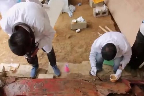 Quan tài rò rỉ chất đỏ như máu, bí mật sốc được phơi bày