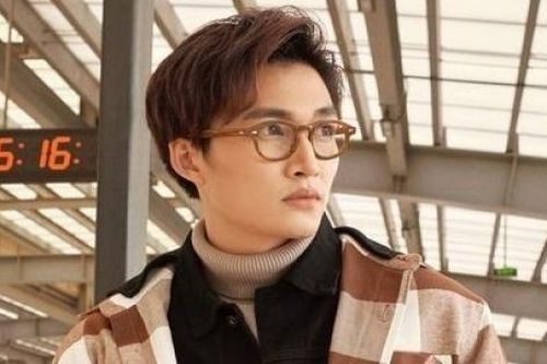 Sao Việt: Đình Tú khoe ảnh điển trai sau khi 'xả vai' phim Thương ngày nắng về, Lương Thế Thành 'tình bể bình' bên bà xã xinh đẹp