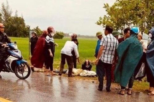Mất lái tông cột mốc bên đường, hai thanh niên thương vong