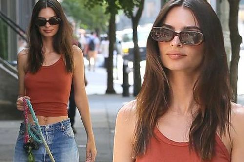 Emily Ratajkowski diện mốt không nội y ra phố, không tha thứ cho chồng ngoại tình