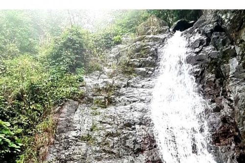 Đến với thác Hàm Rồng