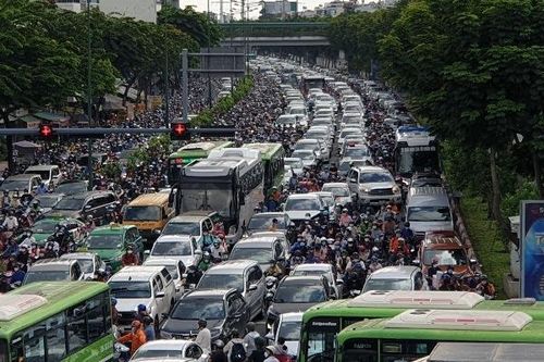 Cần cấm xe khách liên tỉnh vào nội đô TP.HCM