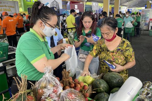 TP Hồ Chí Minh: Giá thực phẩm, dịch vụ vẫn 'neo' cao