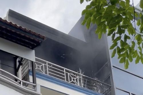TP Hồ Chí Minh: Hàn xì sửa chữa quán cà phê, gây cháy nhà 3 tầng liền kề