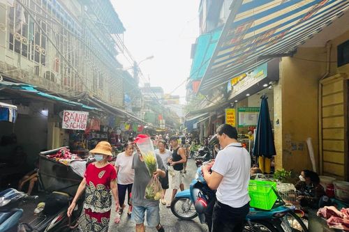 Giá hoa quả, thực phẩm phục vụ cúng rằm tháng 7 không biến động nhiều