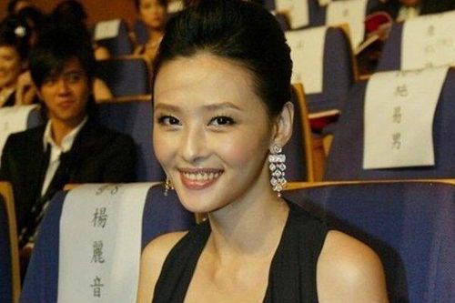 Mỹ nhân gợi cảm Tiêu Thục Thận tiết lộ bị quấy rối khi ngồi tù