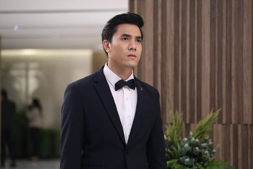 Chỉ một ngày nữa là kết hôn thì vợ sắp cưới báo cho tôi tin sét đánh, tôi không biết nên nhắm mắt tổ chức hay chấm dứt cho để mai này đỡ khổ