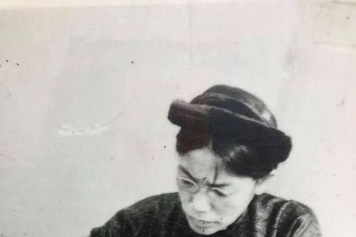 Tấm ảnh bà nội