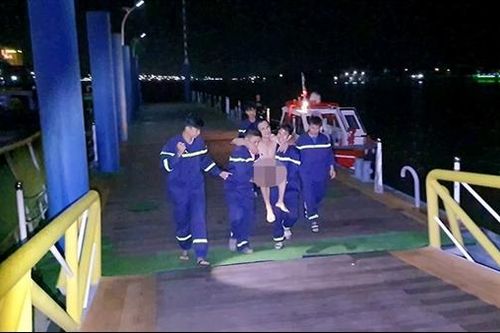 Cảnh sát cứu người đàn ông nhảy cầu Rạch Miễu tự tử