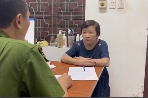 Đi thăm con gái còn 'kẹp' theo 2 bánh heroin tìm mối tiêu thụ