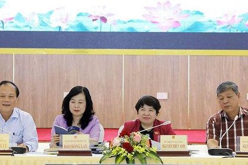 Thảo luận để hoàn thiện hành lang pháp lý về hoạt động khám, chữa bệnh từ xa