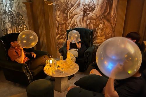 Cận cảnh các mũi đột kích cơ sở kinh doanh 'bóng cười' ở Hà Nội